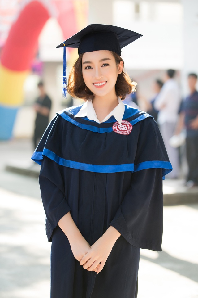 Đỗ Mỹ Linh nhận bằng tốt nghiệp ngay trước ngày trao lại vương miện - 1 Đỗ Mỹ Linh nhận bằng tốt nghiệp ngay trước ngày trao lại vương miện - 1