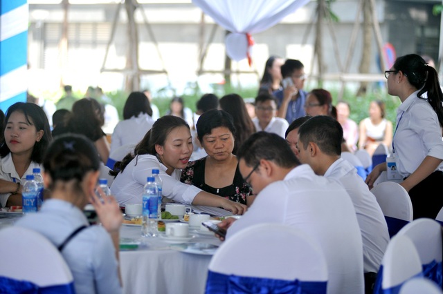 TNR Sky Park chính thức mở bán gây sốt thị trường phía Tây Hà Nội - 2
Các khách hang đều cố gắng chốt nhanh để được vị trí đẹp