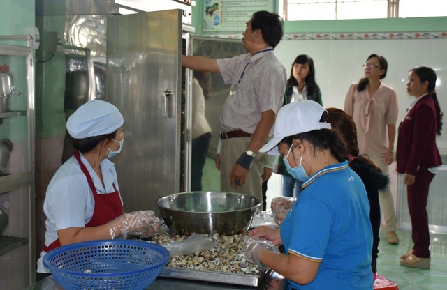 Gia Lai: Tăng cường công tác kiểm tra, bảo đảm ATTP trong tết Trung thu 2018 - 1 Tăng cường công tác kiểm tra, bảo đảm ATTP trong tết Trung thu 2018
