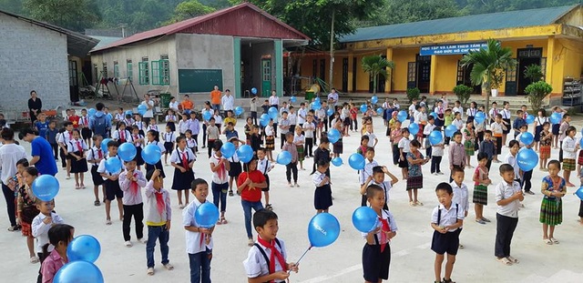 Khánh thành công trình phòng học Dân trí thứ 21 tại điểm trường Huổi Điết, Điện Biên - 1
Học sinh Trường tiểu học Nậm He tươi vui trong ngày khánh thành phòng học Dân trí
