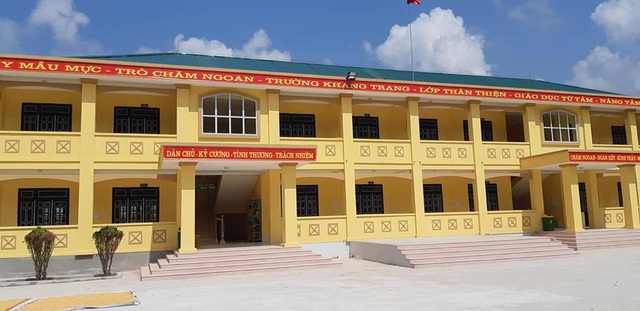 Khánh thành công trình phòng học Dân trí thứ 21 tại điểm trường Huổi Điết, Điện Biên - 13
Cũng trong năm học 2018-2019, Trường tiểu học Nậm He được nhà nước đầu tư xây dựng thêm 8 phòng học mới khang trang, giúp thầy cô và học sinh nhà trường làm tốt công việc dạy và học nơi vùng cao