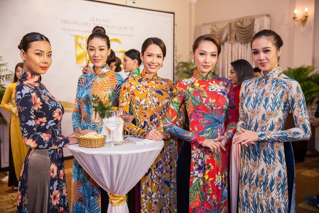 Hoa hậu Áo khoe trang phục truyền thống - 2 Hoa hậu Áo khoe trang phục truyền thống - 2