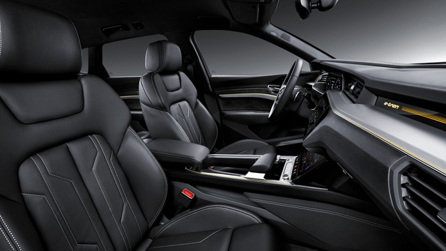 Audi e-tron SUV khuấy động phân khúc xe sang chạy điện - 12 Audi e-tron SUV khuấy động phân khúc xe sang chạy điện - 12