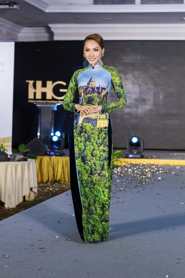Hoa hậu Áo khoe trang phục truyền thống - 13 Hoa hậu Áo khoe trang phục truyền thống - 13
