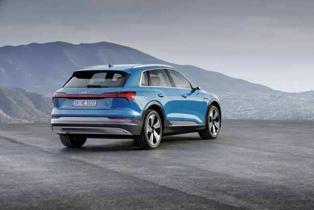 Audi e-tron SUV khuấy động phân khúc xe sang chạy điện - 9 Audi e-tron SUV khuấy động phân khúc xe sang chạy điện - 9