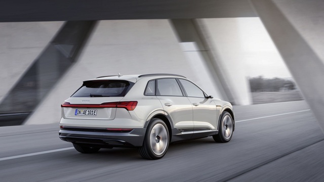 Audi e-tron SUV khuấy động phân khúc xe sang chạy điện - 4 Audi e-tron SUV khuấy động phân khúc xe sang chạy điện - 4