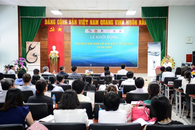 An Giang: Khoảng 30.000 trẻ ra đời trong năm 2018-2019 được tầm soát bệnh tim bẩm sinh - 2
Toàn cảnh buổi lễ