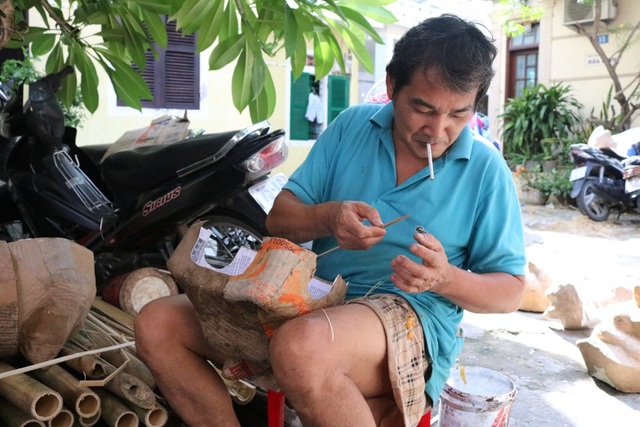Nghề làm lân Huế: Tất bật trước mùa Tết Trung Thu - 4 Đầu lân được bỏ khung tre