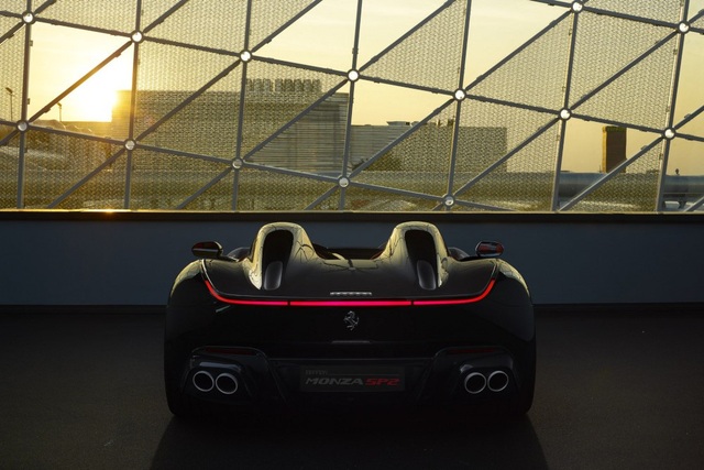 Monza SP1 và Monza SP2 - "Bùa ngải" mới của Ferrari - 13 Monza SP1 và Monza SP2 - "Bùa ngải" mới của Ferrari - 13