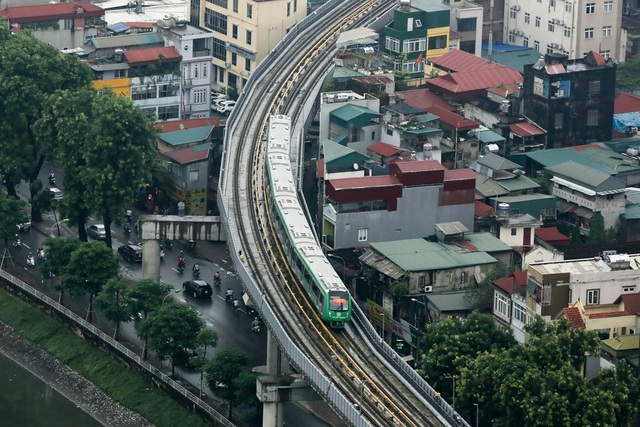 Đoàn tàu đường sắt Cát Linh - Hà Đông băng băng qua các nhà ga - 11 Đoàn tàu đường sắt Cát Linh - Hà Đông băng băng qua các nhà ga - 11