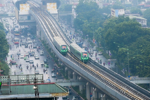 Đoàn tàu đường sắt Cát Linh - Hà Đông băng băng qua các nhà ga - 15 Đoàn tàu đường sắt Cát Linh - Hà Đông băng băng qua các nhà ga - 15