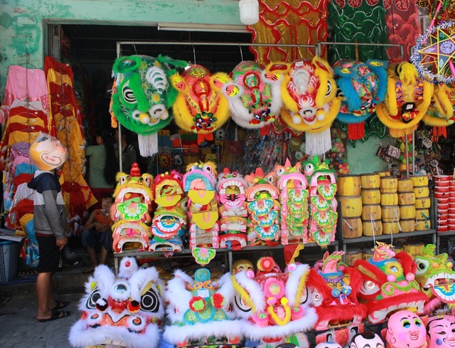 Rộn ràng không khí Tết Trung thu ở phố đồ chơi trẻ em - 2 Rộn ràng không khí Tết Trung thu ở phố đồ chơi trẻ em - 2