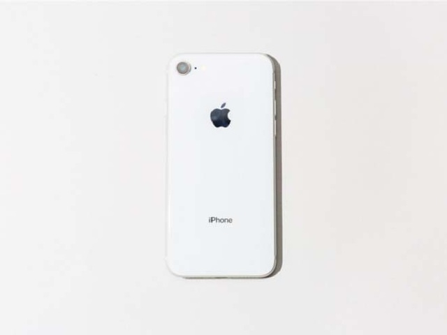 6 điều iPhone 8 "ăn đứt" iPhone XS mặc dù giá rẻ bằng nửa - 1
Giá iPhone 8 rẻ hơn khá nhiều so với iPhone XS.