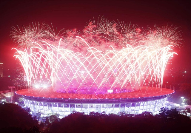Lễ bế mạc Asiad 18: Bữa tiệc âm nhạc rộn ràng - 4
Pháo hoa liên tục được bắn lên sau mỗi phần trình diễn của các ca sĩ