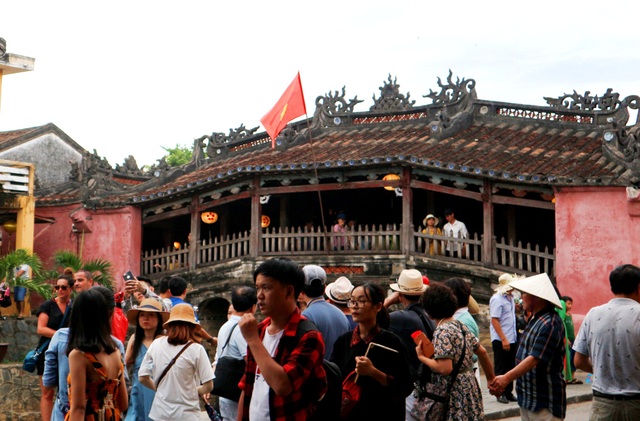Du khách nườm nượp đến Hội An dịp lễ 2/9 - 2 Chùa Cầu - Hội An, điểm đến được nhiều khách du lịch check-in khi đến nơi phố cổ