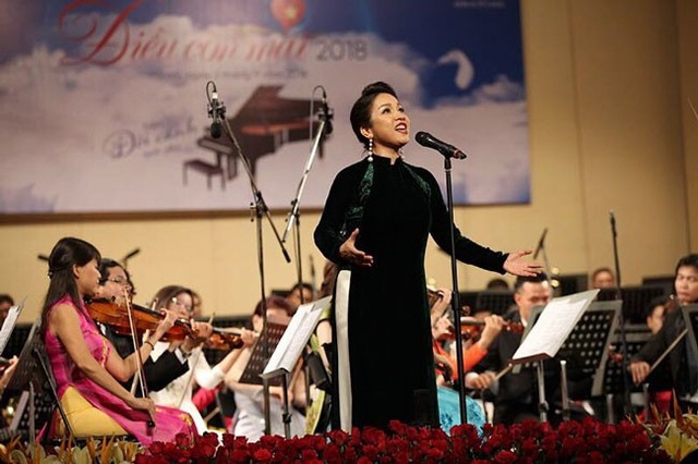 Diva Mỹ Linh trở lại với hòa nhạc Điều còn mãi 2018 đầy ấn tượng.
