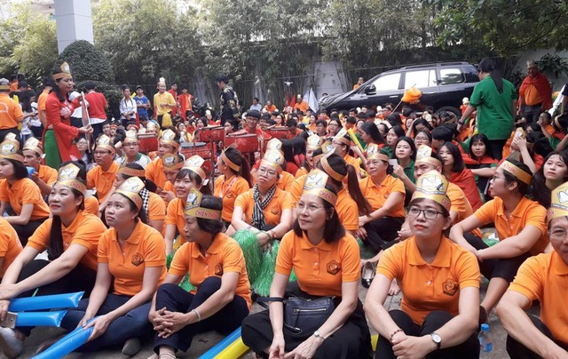 Gấp đôi điểm thí sinh thứ hai, Hoàng Cường vô địch Đường lên đỉnh Olympia 2018 - 12
Thoáng lo âu của CĐV đầu cầu TPHCM khi Quang Trường không còn độc chiếm ngôi đầu sau vòng thi Tăng tốc.