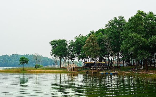 Đi đâu, chơi gì quanh Hà Nội dịp nghỉ lễ? - 2 Khu vực cắm trại, nghỉ ngơi tại hồ Đồng Mô