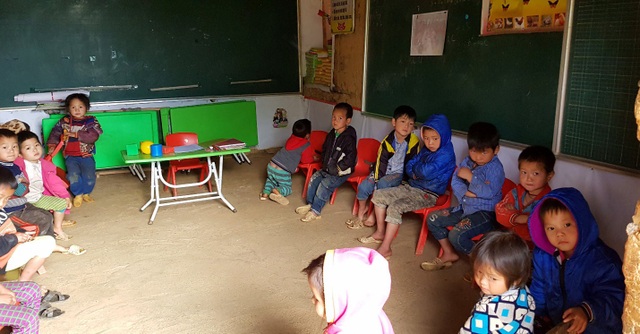 Sự cô đơn "lạnh người" của cô giáo cắm bản giữa đại ngàn - 4
Lớp học nhỏ với 15 học sinh từ 4 đến 5 tuổi.