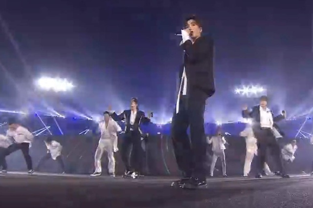 Lễ bế mạc Asiad 18: Bữa tiệc âm nhạc rộn ràng - 5
Ban nhạc Super Junior biểu diễn