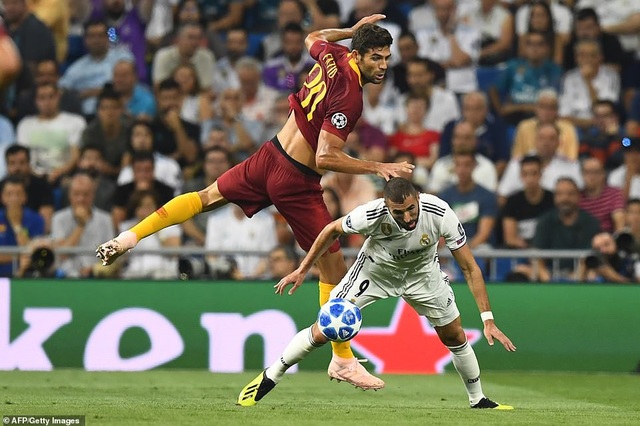 Real Madrid 3-0 AS Roma: Bale, Isco lập công - 6
Benzema thi đấu khá nhạt nhòa ở trận đấu này