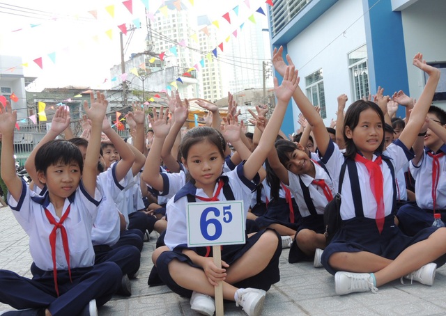 Miễn học phí ở bậc THCS: Phụ huynh không “mặn mà”? - 1
Từ đầu năm 2019, học sinh THCS ở TPHCM sẽ được miễn học phí (ảnh minh họa)