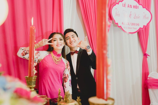 “Cười ra nước mắt” xem ảnh cưới bị cắt ghép đầu to hơn người, mặt đơ như sáp - 5 May mắn là ngày ăn hỏi, vợ chồng chị Như không thuê 2 vị nhiếp ảnh kia.
