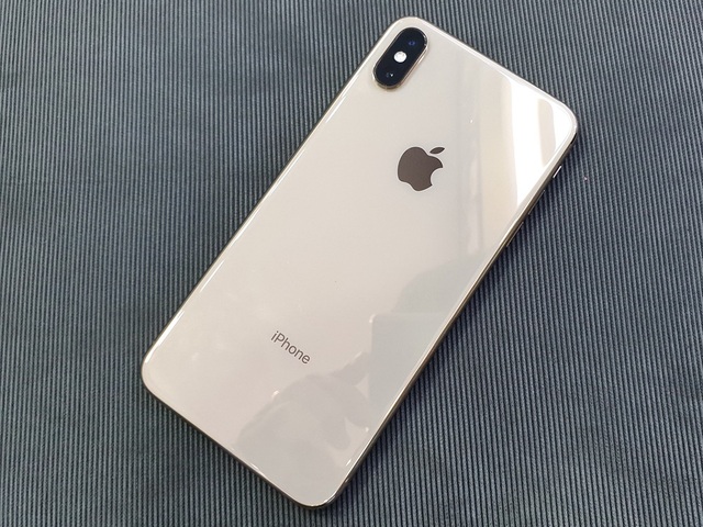 iPhone XS Max chạm sàn, khách Việt vẫn thích một SIM - 2