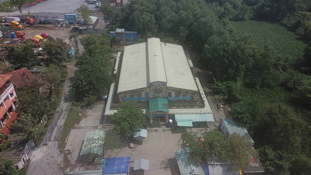 Bỏ hoang chợ tiền tỷ, tiểu thương "ôm" vỉa hè kiếm sống - 1 Chợ Phú Hữu, quận 9 được xây dựng năm 2004, trên khu đất rộng hơn 2.000m2.