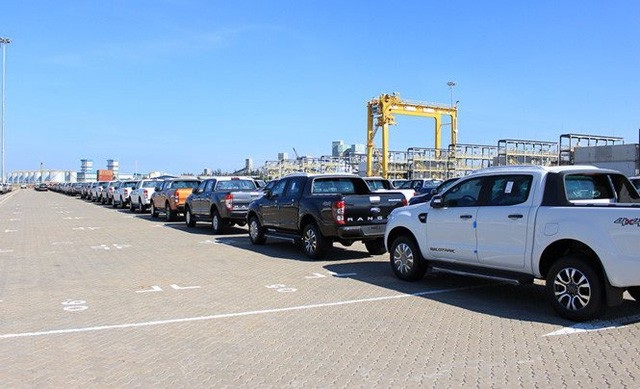 Đổ xô mua ô tô bán tải: Cơn sốt bất ngờ, khan hàng chém khách - 2
Nhiều xe tải nhập khẩu đổ về Việt Nam trong tháng 8