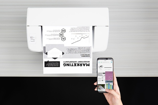 Chọn máy in phù hợp không gian làm việc cho startup và doanh nghiệp nhỏ - 4 In ngay từ điện thoại thông minh qua ứng dụng HP Smart với HP LaserJet Pro M15w và M28w.