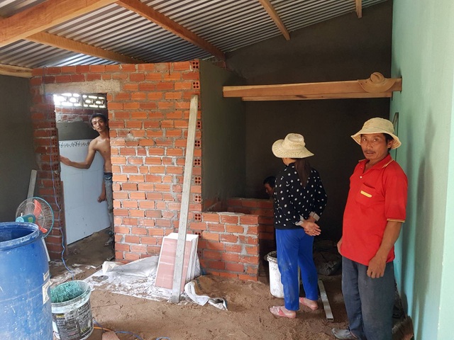 Hai mẹ con chị Tốt đã có nhà mới - 4 Phần bếp và nhà vệ sinh đang được hoàn thiện