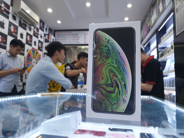 Dân chơi Việt "thờ ơ" với iPhone XS và XS Max 512 GB - 1 iPhone XS Max 64GB hút khách