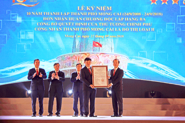 Quyết định của Thủ tướng Chính phủ công nhận TP Móng Cái là đô thị loại II trực thuộc tỉnh Quảng Ninh (ảnh báo Quảng Ninh)