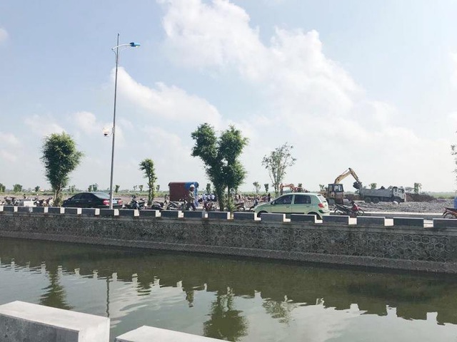 Quê nhà gấp rút chuẩn bị nơi an táng Chủ tịch nước Trần Đại Quang - 4
Nơi Chủ tịch nước Trần Đại Quang an nghỉ gần nhà của ông ở quê (xã Quang Thiện, huyện Kim Sơn, tỉnh Ninh Bình).