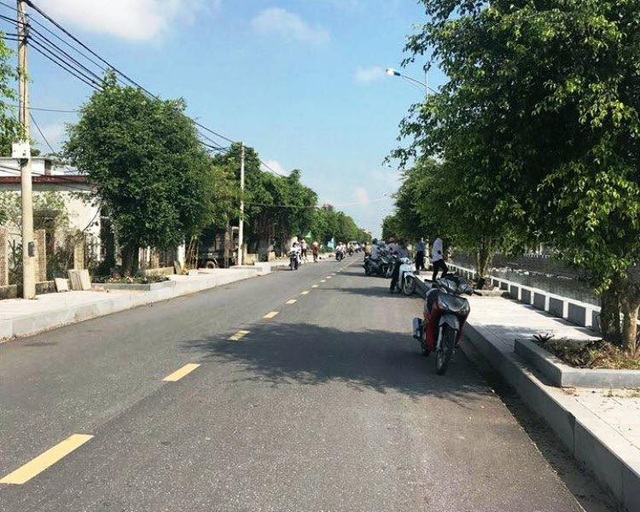 Quê nhà gấp rút chuẩn bị nơi an táng Chủ tịch nước Trần Đại Quang - 5
Con đường dẫn vào nhà và vào nơi Chủ tịch nước yên nghỉ.