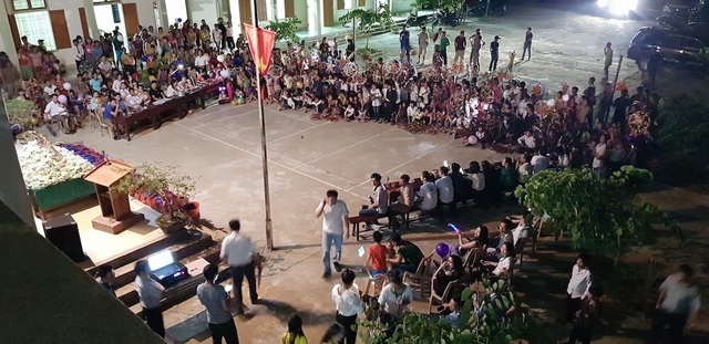 Mang Trung thu đến trẻ em nghèo vùng biên xứ Nghệ - 1 Toàn cảnh chương trình Vầng trăng yêu thương đến với các em nhỏ, học sinh ở vùng biên xứ Nghệ.
