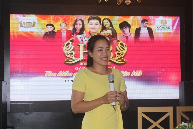 Bà Huỳnh Thị Ngọc Bích, Giám đốc Công ty TNHH HB cho biết spa lựa chọn khách hàng làm gương mặt đại diện vì một chữ thật. (Ảnh: Hồng Vân)