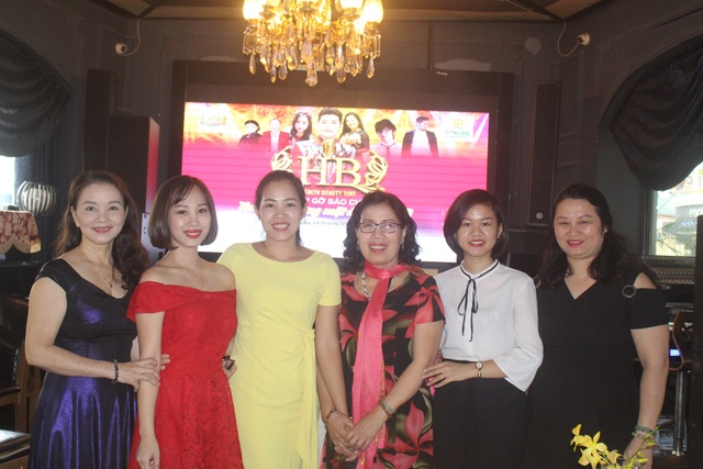 Tìm kiếm gương mặt đại diện HB từ chính khách hàng: Vì một chữ “thật” - 2 Buổi họp báo về cuộc thi giọng ca vàng - Tìm kiếm gương mặt đại diện HB diễn ra vào chiều nay (24/9). (Ảnh: Hồng Vân)
