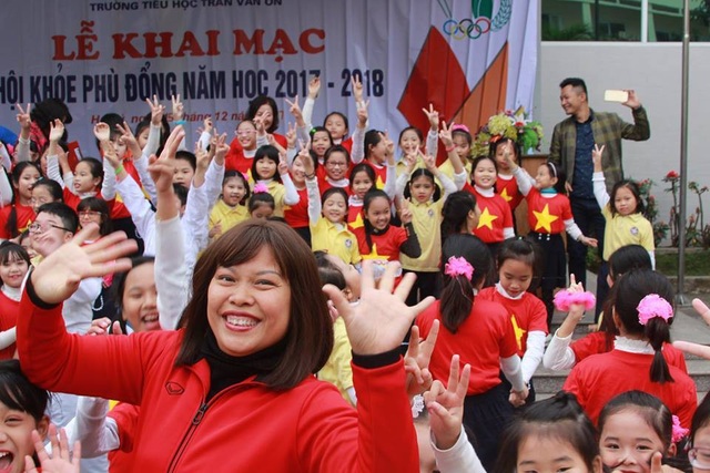 Kiểm điểm hiệu trưởng tự ý chấm dứt hợp đồng lao động với cô giáo đang bị ung thư - 1
Cô giáo Nguyễn Thị Lệ Hằng được nhà trường đánh giá là giáo viên giỏi, nhiệt huyết. (Ảnh: FBNV)