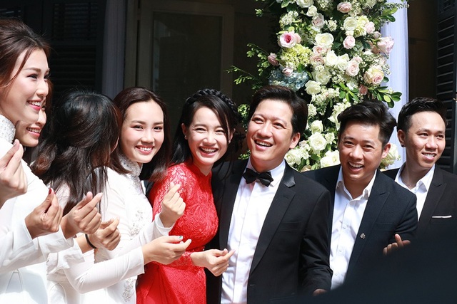 Nhã Phương lần đầu chia sẻ sau kết hôn với Trường Giang - 1 Nhã Phương - Trường Giang trong hôn lễ hạnh phúc và tràn ngập tiếng cười