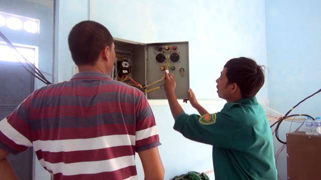 Sống gần trạm cấp nước tiền tỷ nhưng hàng trăm hộ dân vẫn thiếu nước sạch! - 3 Theo nhân viên quản lý trạm thì máy móc hư liên tục là nguyên nhân chính dẫn đến việc thiếu nước