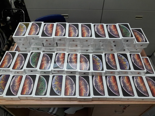 iPhone XS Max gây "sốt" ở Việt Nam, hàng lậu liên tục ùa về - 1 Lô hàng iPhone XS, XS Max nhập lậu bị tạm giữ tại Việt Nam