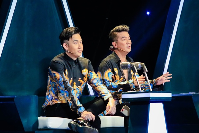 Giọng hát “phi giới tính” giả thanh cùng lúc thiếu nhi, người lớn khiến giám khảo kinh ngạc - 3 Đàm Vĩnh Hưng - Dương Triệu Vũ bênh vực học trò.