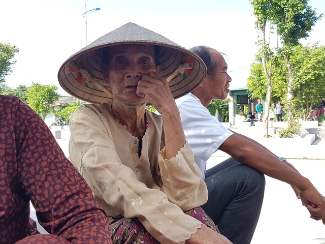 Lễ viếng Chủ tịch nước Trần Đại Quang - 11
Cụ bà luyến tiếc người con ưu tú của Ninh Bình qua đời khi còn dang dở việc nước.