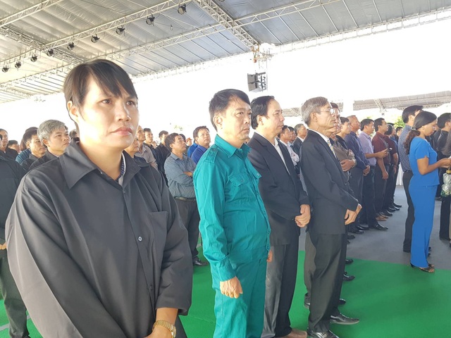 Lễ viếng Chủ tịch nước Trần Đại Quang - 42
Người dân quê nhà Ninh Bình tiễn biệt.