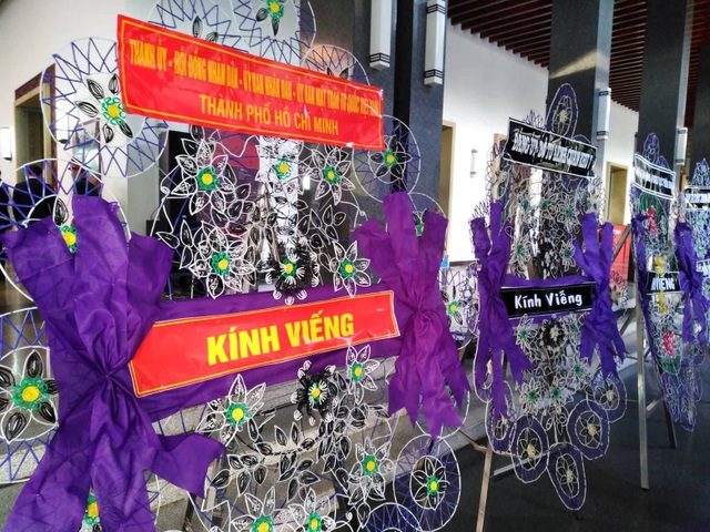 Lễ viếng Chủ tịch nước Trần Đại Quang - 54
Các vòng hoa do BTC chuẩn bị sẵn để các đoàn tới viếng không mang vòng hoa.