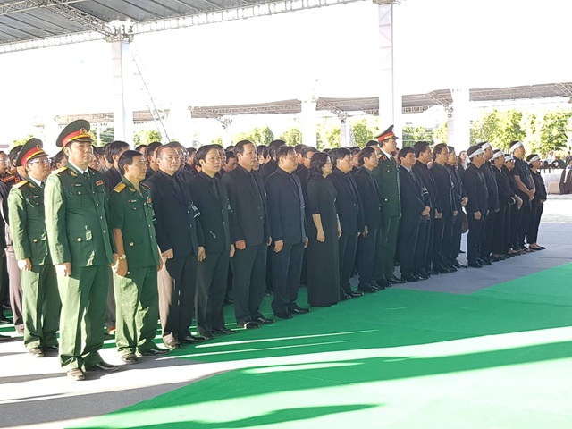 Lễ viếng Chủ tịch nước Trần Đại Quang - 46
Hình ảnh lễ viếng tại quê nhà Ninh Bình. (Ảnh: Thái Bá)