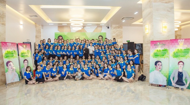CEO Nguyễn Thị Ánh - người truyền cảm hứng làm giàu cho hàng trăm phụ nữ Việt - 5 Trong thời gian tới, đội ngũ lãnh đạo của Kim Thiên Hoa đề ra mục tiêu lan tỏa giá trị yêu thương, giá trị trong ngành làm đẹp.