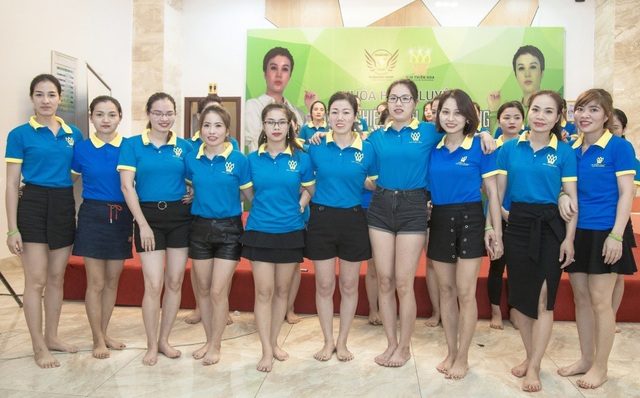 CEO Nguyễn Thị Ánh - người truyền cảm hứng làm giàu cho hàng trăm phụ nữ Việt - 3 Với quy mô phát triển hệ thống mạng lưới đại lý hoàn toàn là các nhân viên nữ, chị Nguyễn Thị Ánh khẳng định, bản thân mong muốn các chị em có cuộc sống thành công và hạnh phúc hơn.